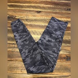 Spanx “Look At Me Now” Black & Gray Camo Seamless Leggings